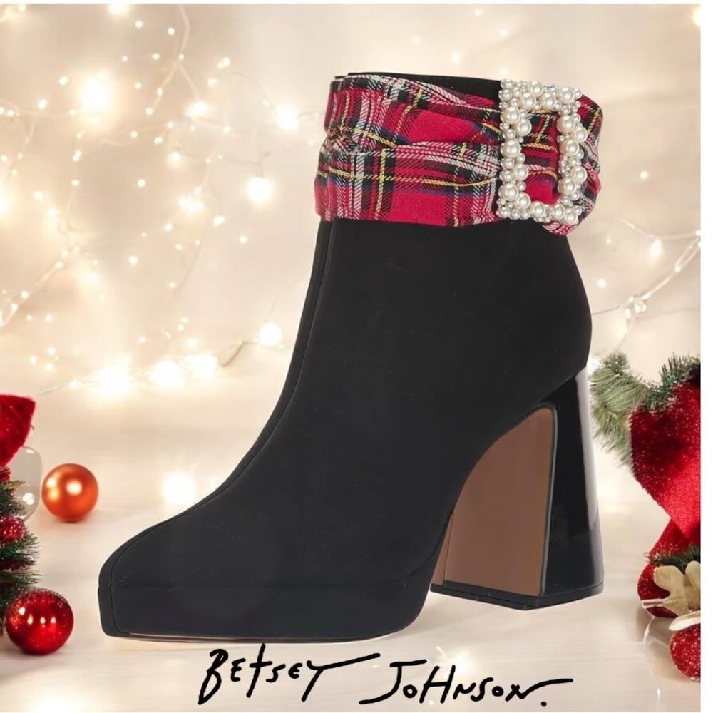 🌟 Betsey Johnson ISRIS Boot Red Plaid Trim Pearl Buckle READ DESCRIPTION